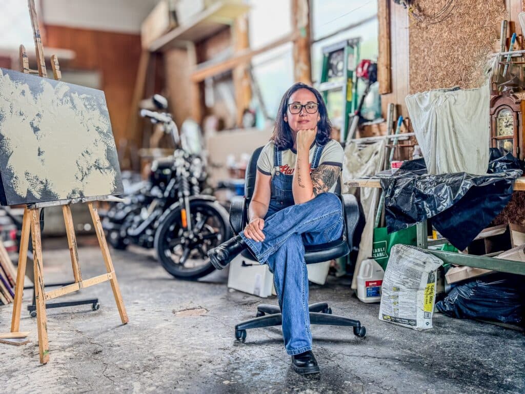 Julie Lalonde dans son atelier